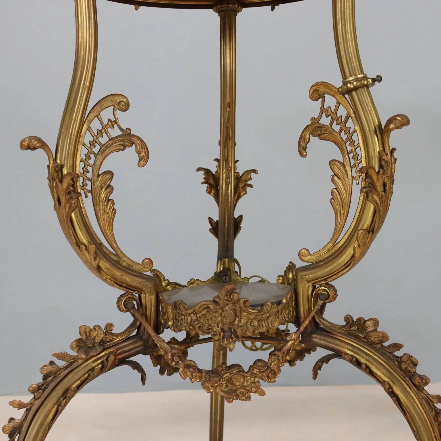 Lampadaire ancien avec table d’appoint en bronze et marbre, Italie, XXe siècle