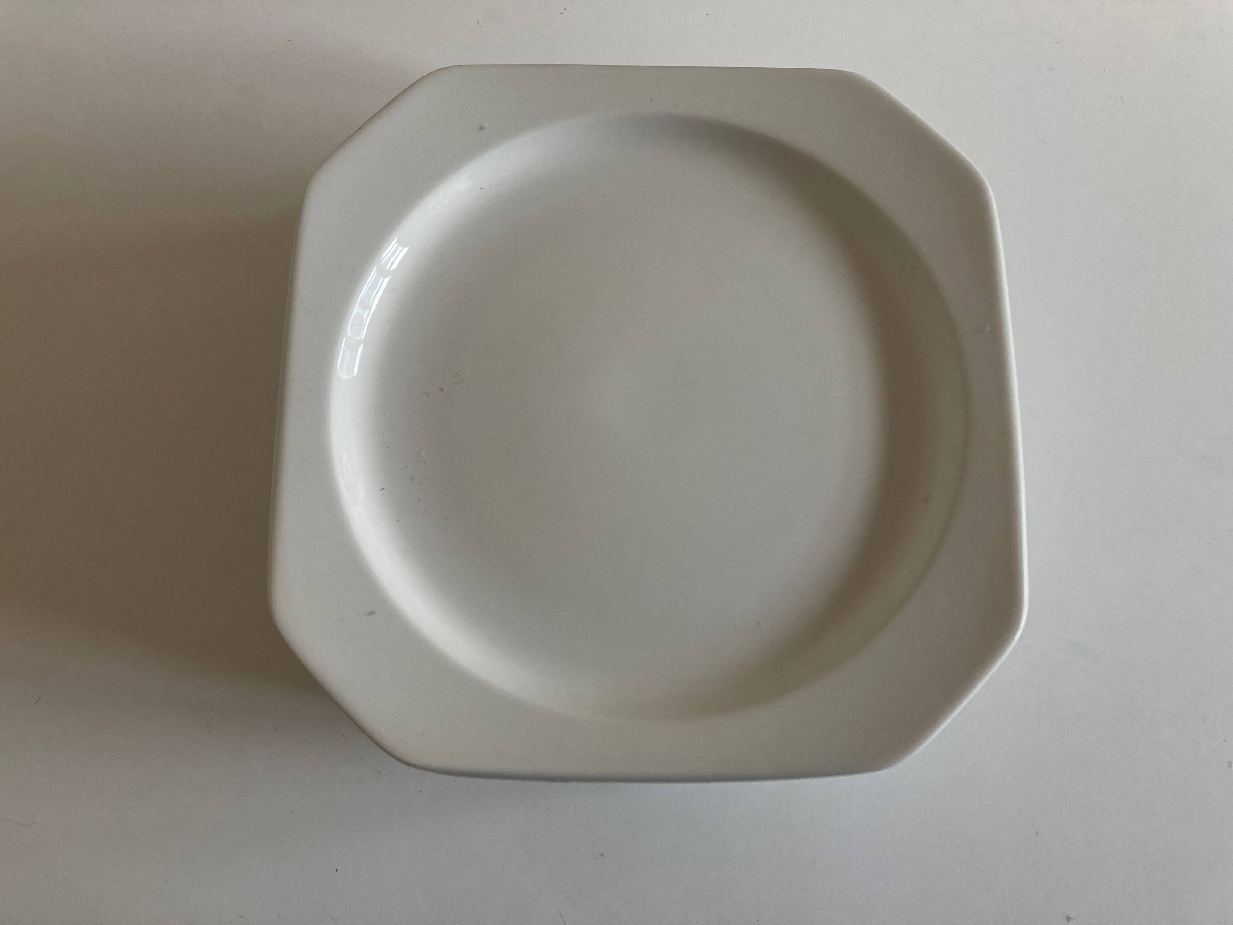 Set of 6 Scandinavian octagonal flat plates from the 1970s.