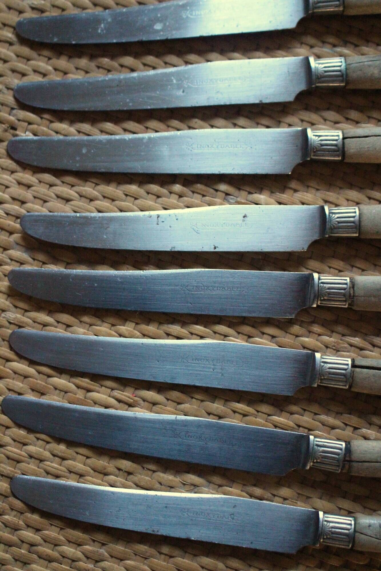 Lot de 8 petits couteaux anciens manche en bois