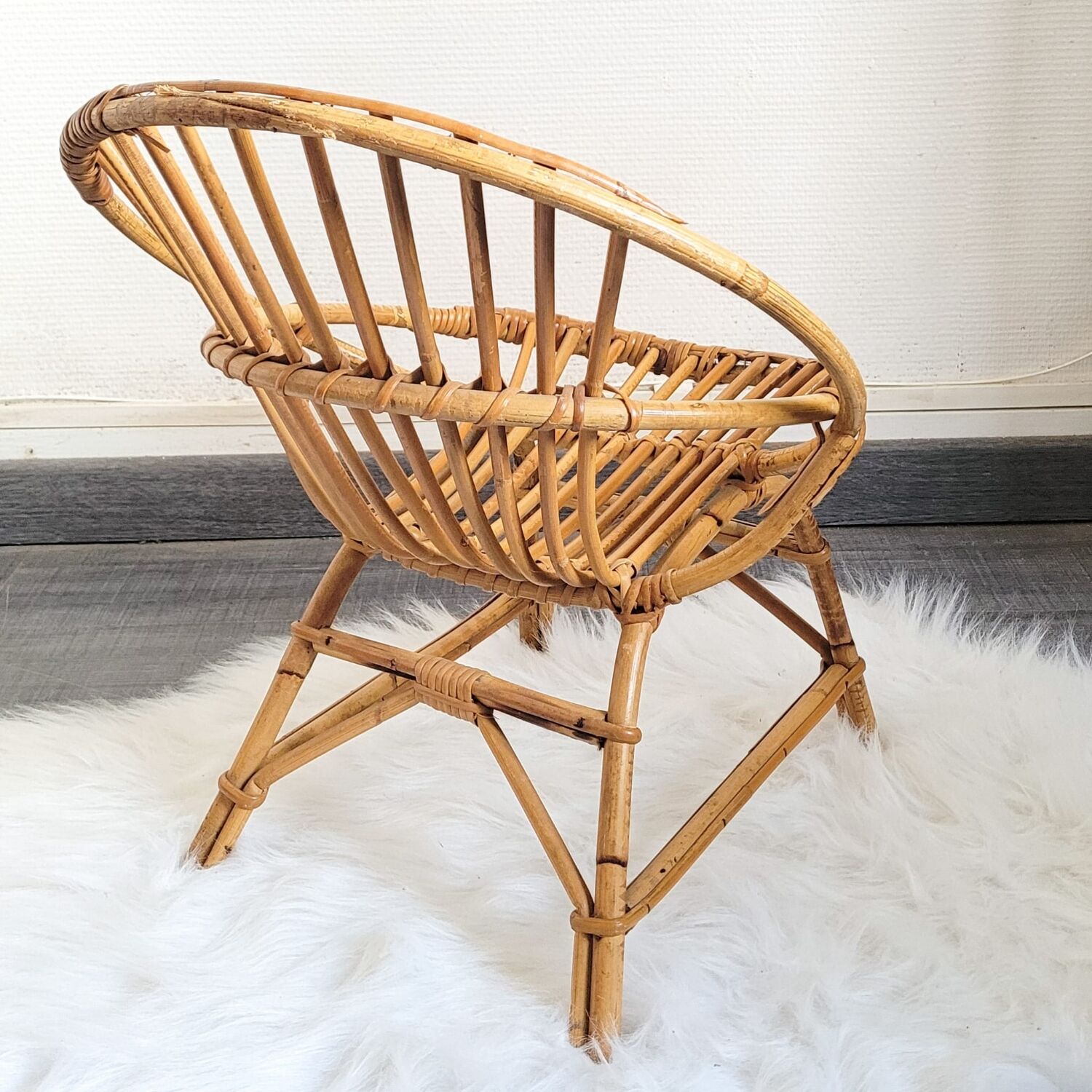 Fauteuil corbeille enfant en rotin vintage
