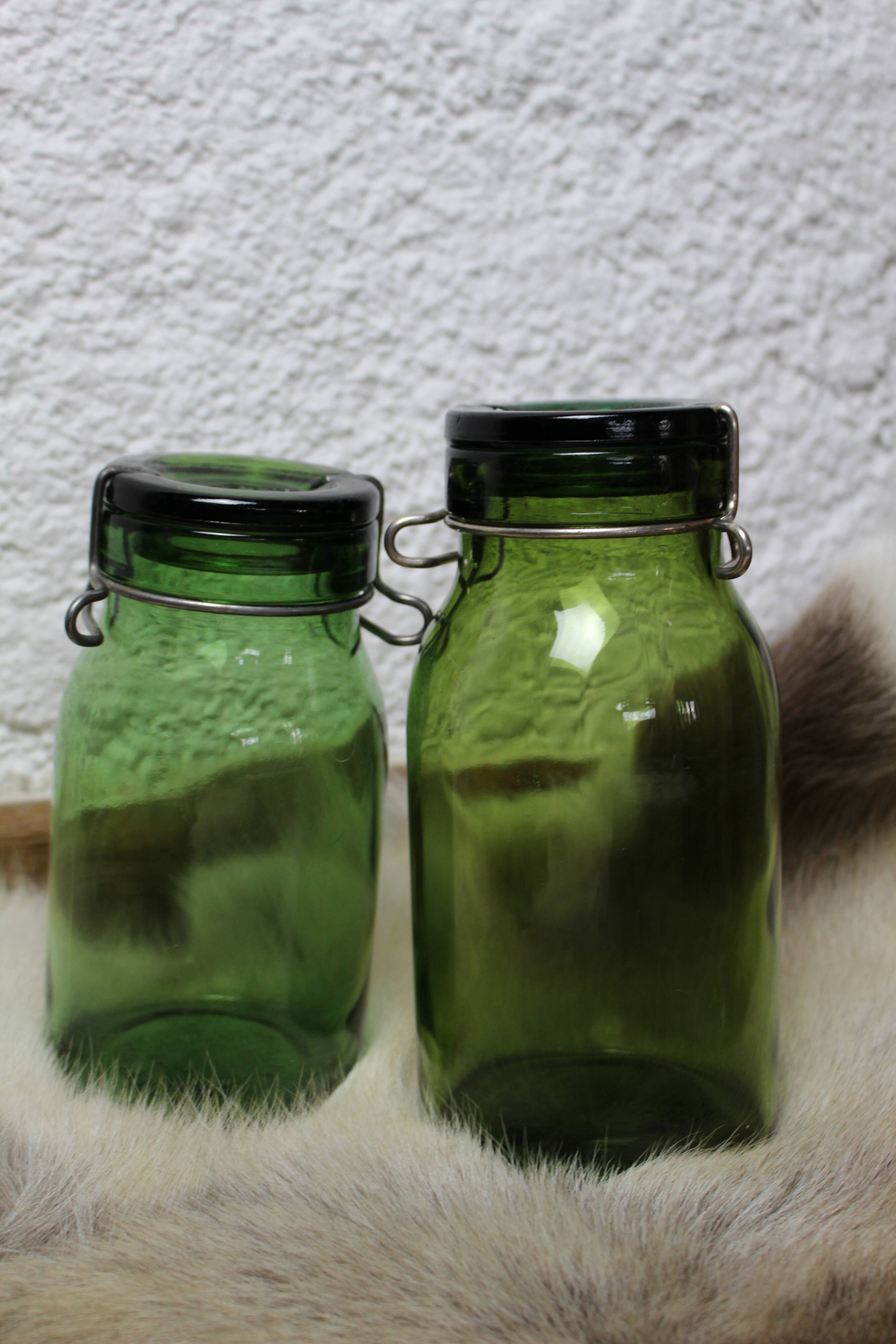 Batch of 2 green jars "Made in Switzerland"