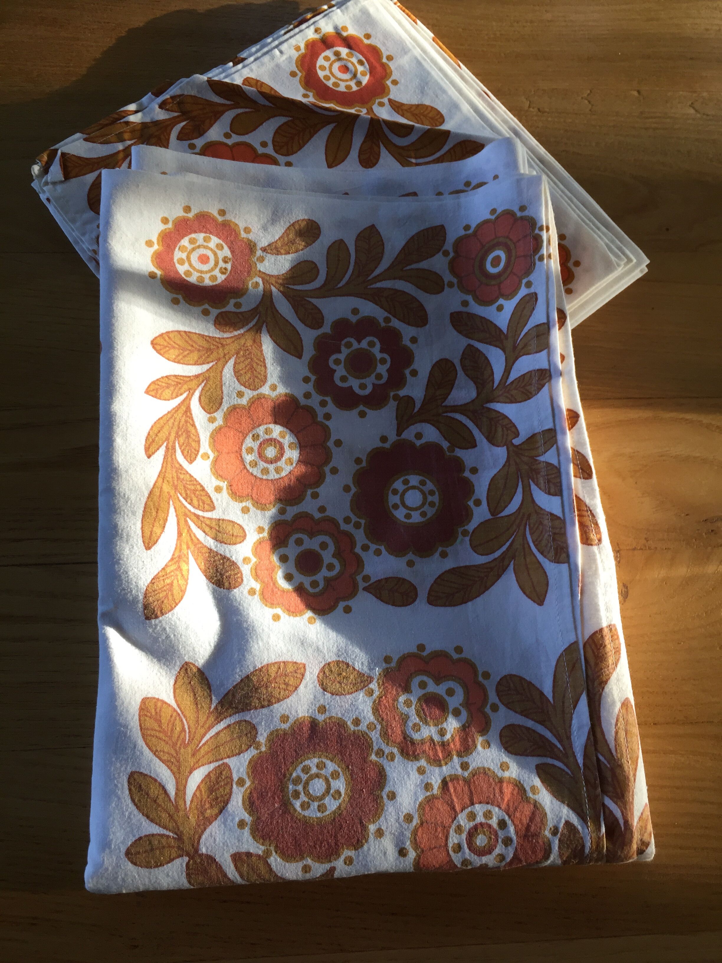 Seventies tablecloth and towels