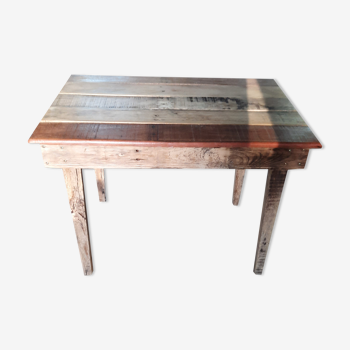 Wood child desk