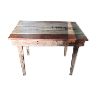 Wood child desk