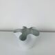 Vase mouchoir en verre blanc vintage