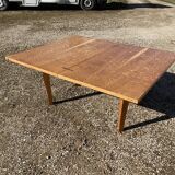 Extendable coffee table