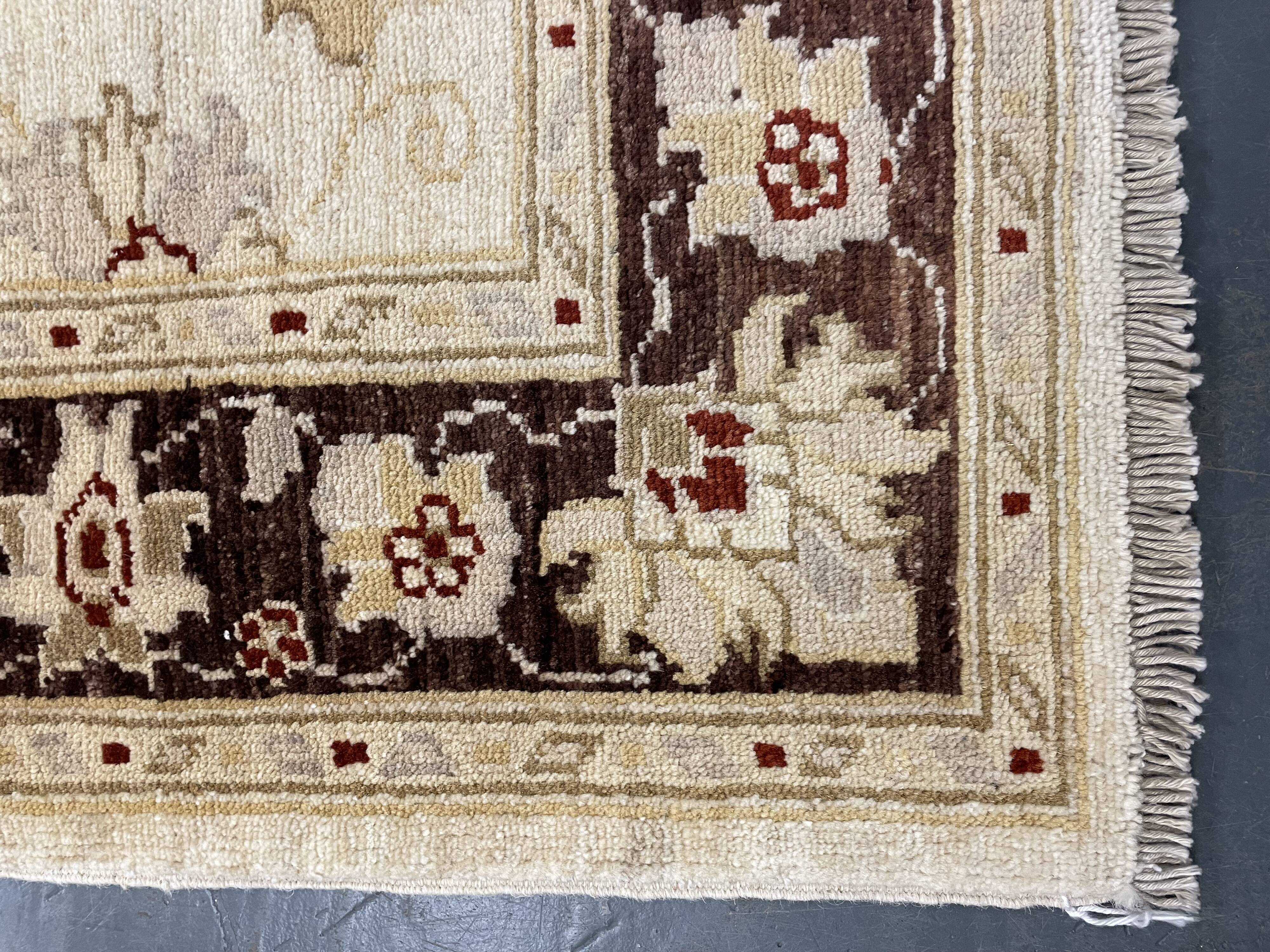 Tapis en laine crème et marron, style oriental traditionnel à motifs floraux, 106 x 150 cm
