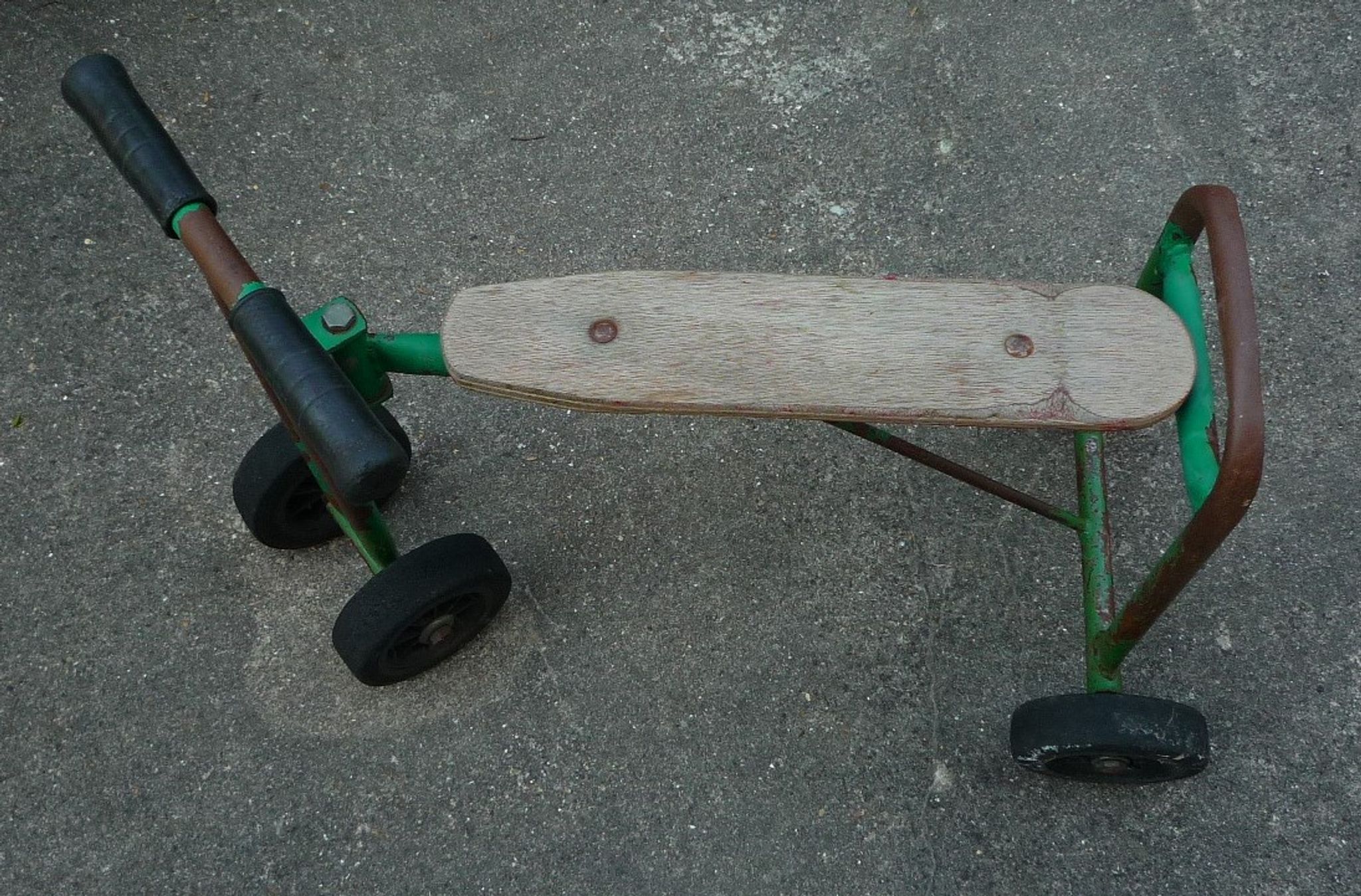 Child wooden and metal carrier, vintage 70s tricycle