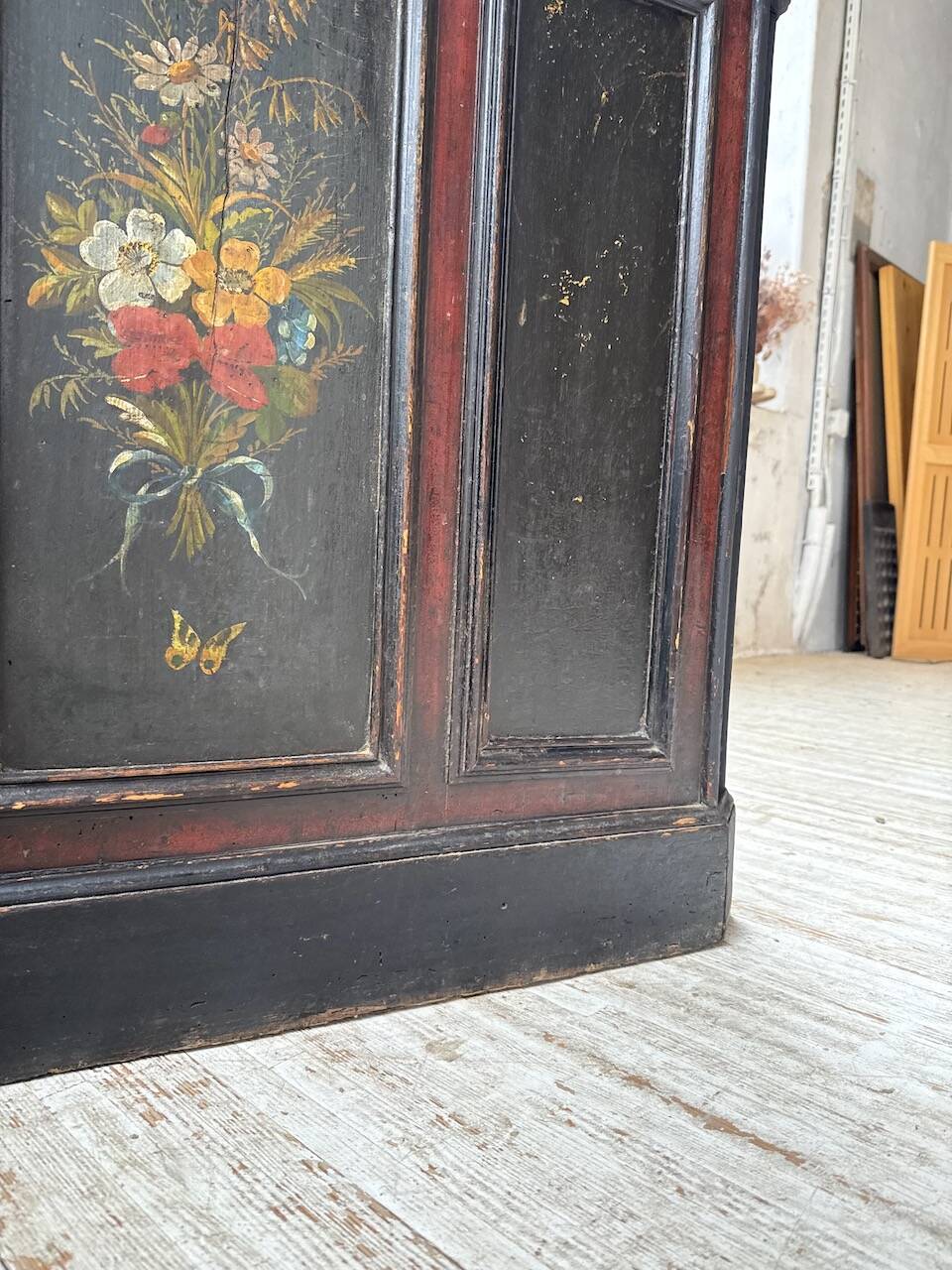 Floral 1920s trading counter