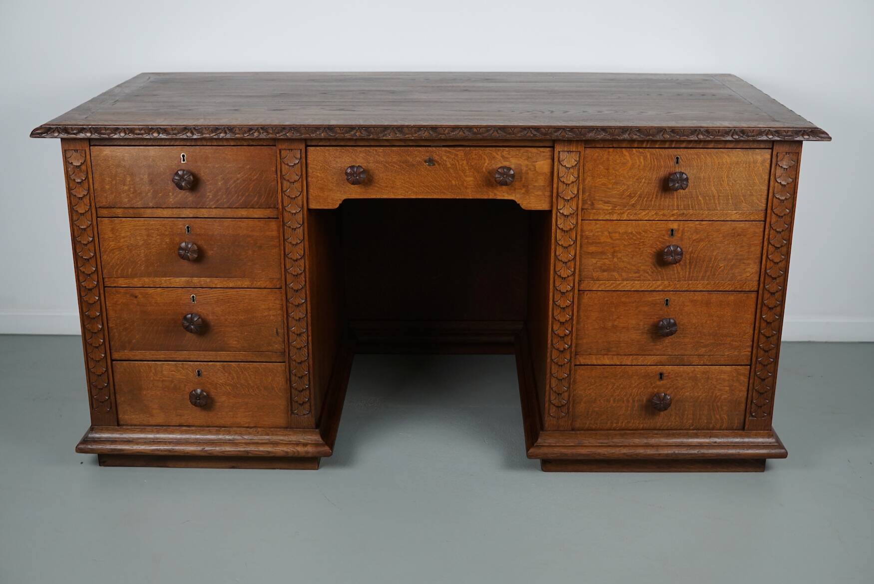 Bureau / Comptoir de Magasin Antique Art Nouveau en Chêne Sculpté, Pays-Bas, Début du 20ème Siècle