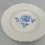 Lot de 2 assiettes creuses Digoin Sarreguemines modèle "rose bleue"