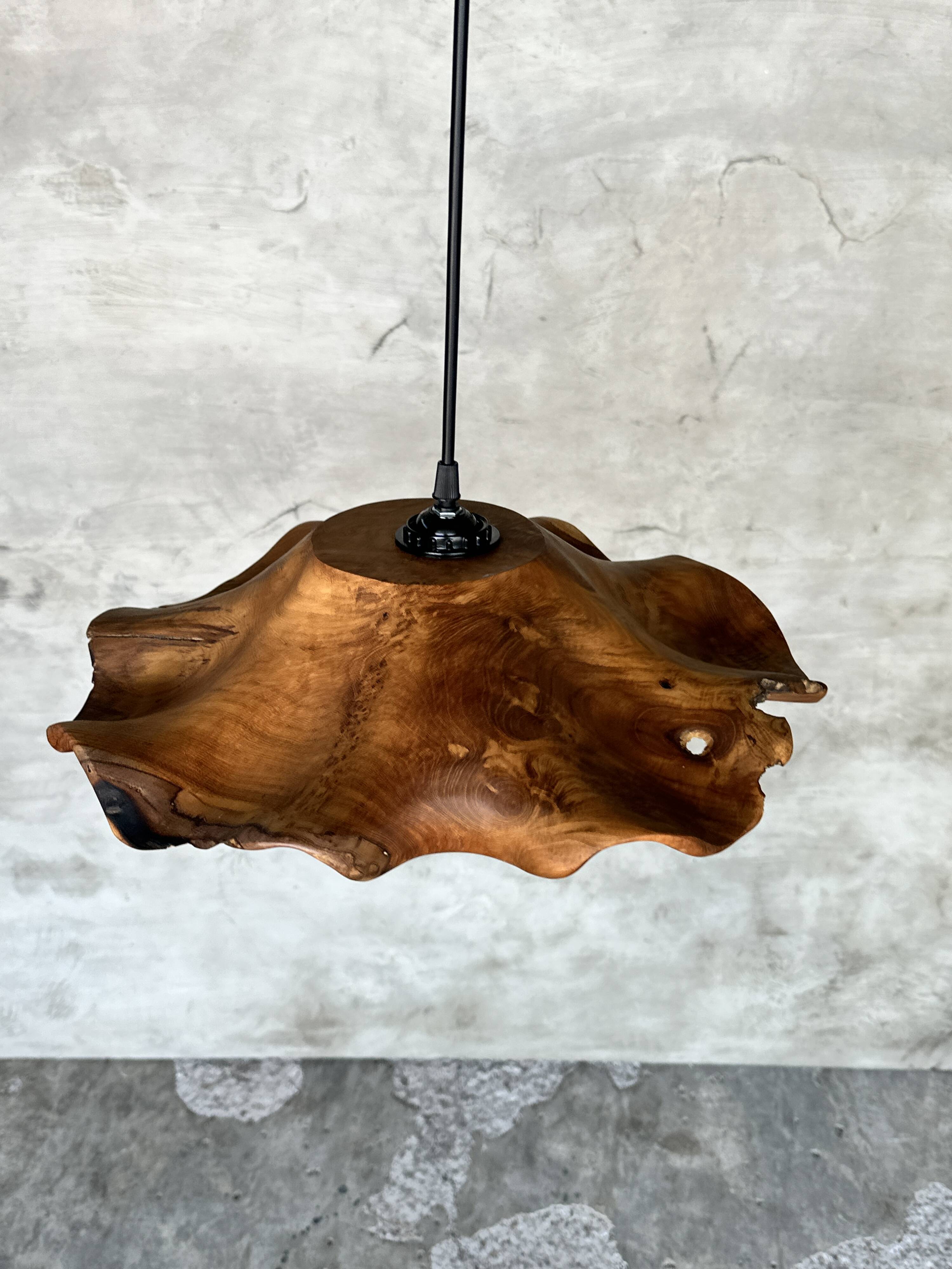 Small pendant light in corrugated teak leaf (Small D:30 H:20)