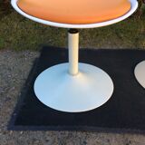 Vintage chair with tulip base in white lacquered metal pvc back and seat in orange Skaï.