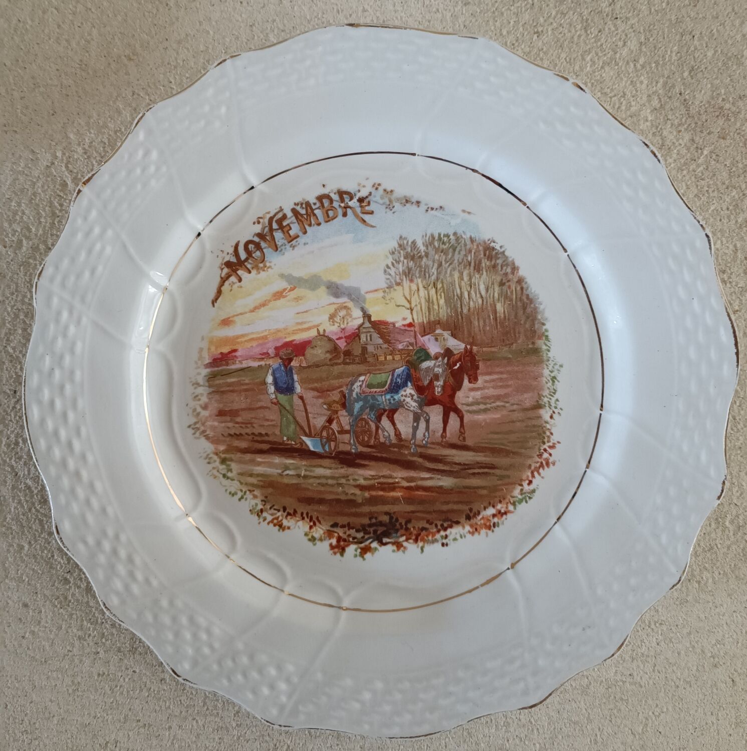 2 assiettes Les mois de l'année Octobre Novembre Saint Amand