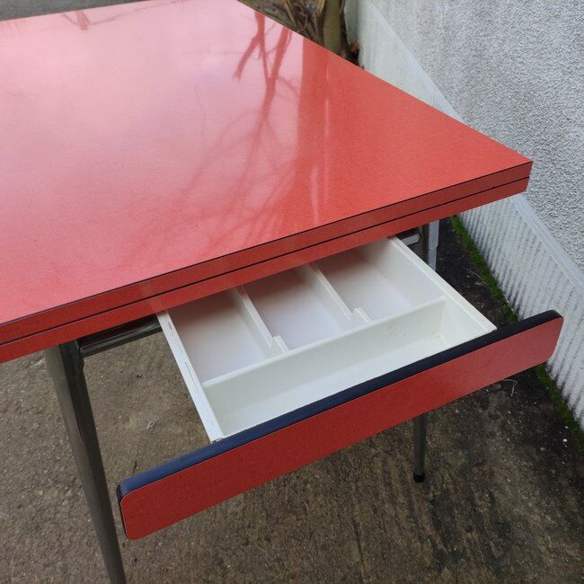 Formica table with extensions