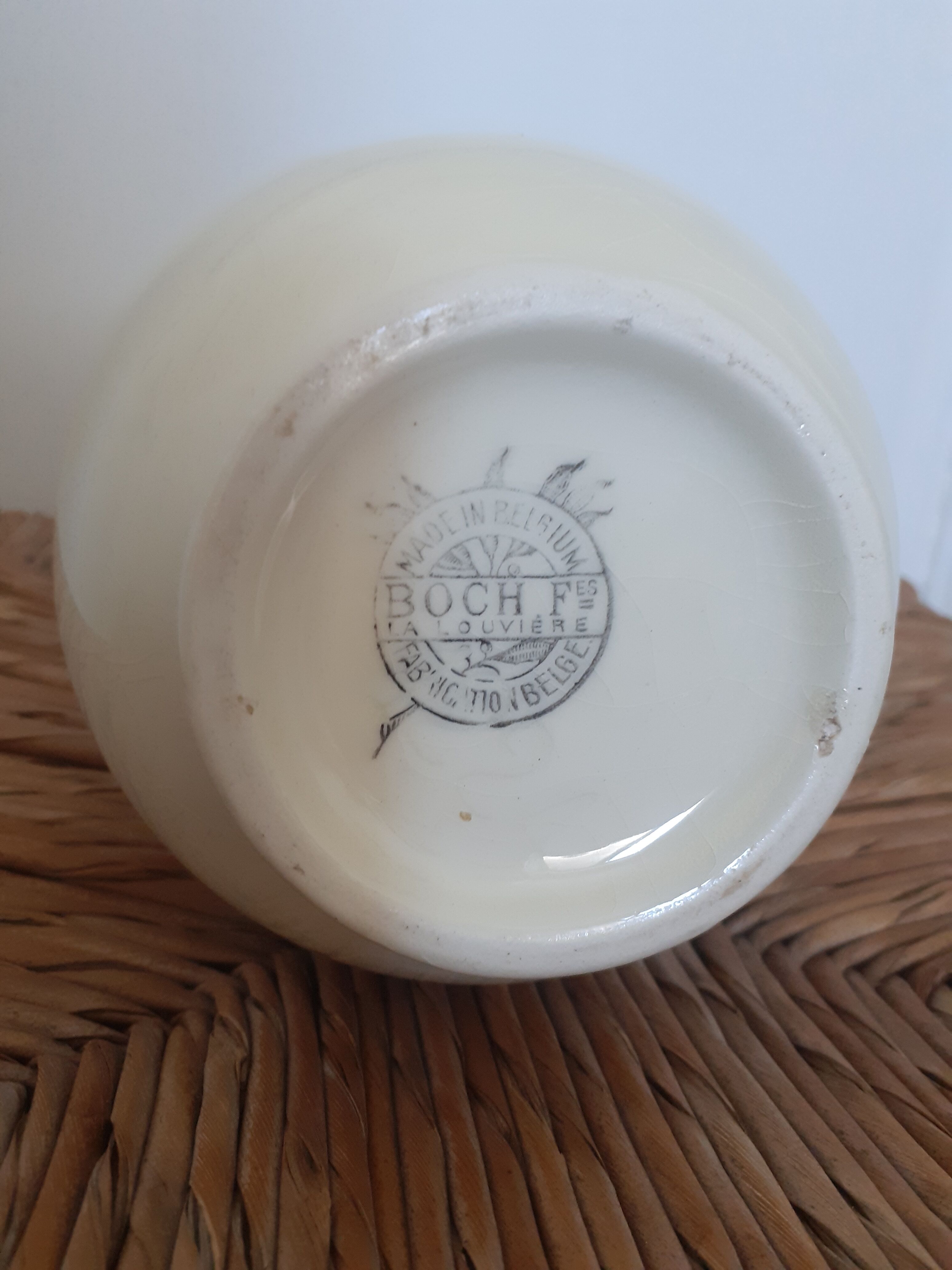 Vase Catteau earthenware cream with squirrels