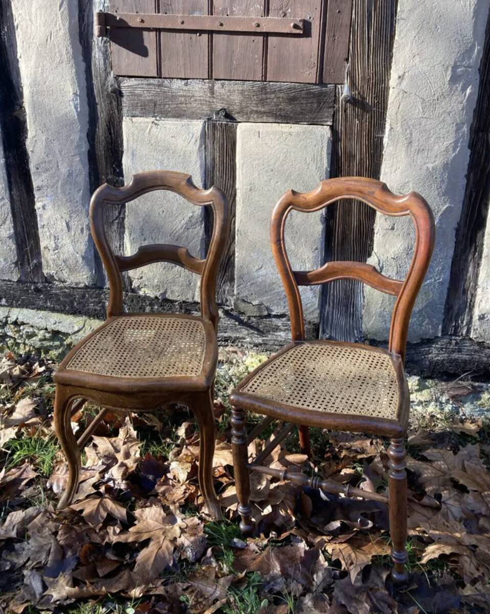 Paire de chaises rustiques cannées