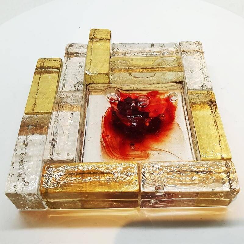 1950s rare large ashtray / sculpture in hand-blown artistic Murano glass attributed to Toni Zuccheri.