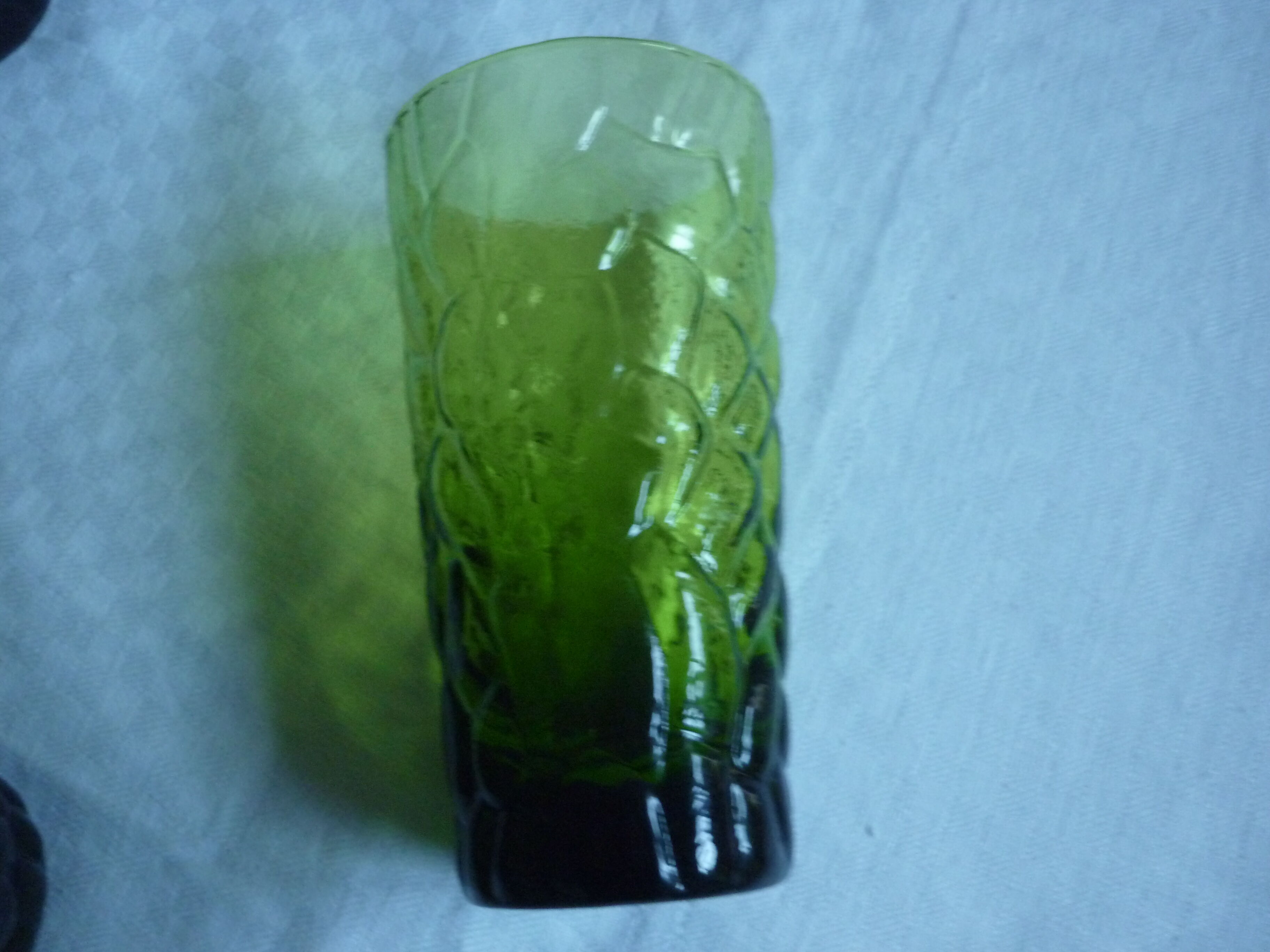 Service a lemonade pitcher and 8 glasses green glass