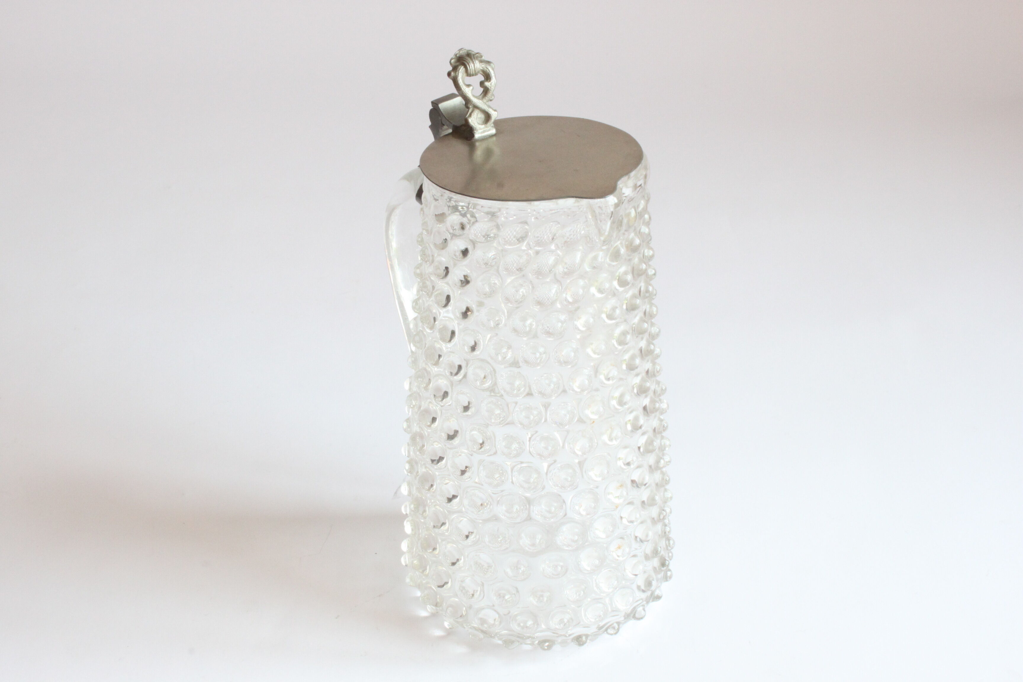Verre de Liège, pichet en verre hobnail, Belgique du 19ème siècle.