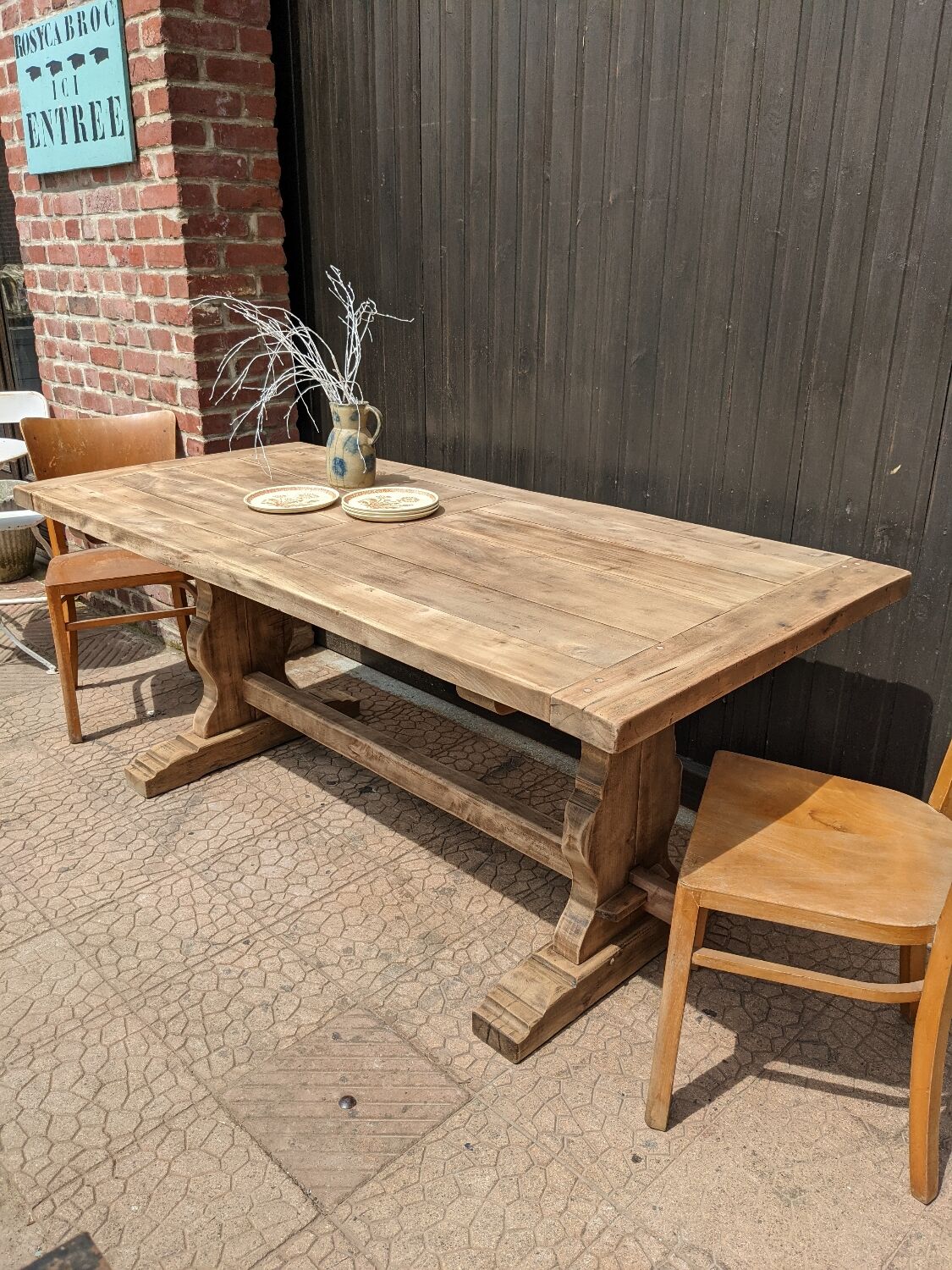 Farm table