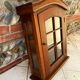 Vitrine murale en bois massif