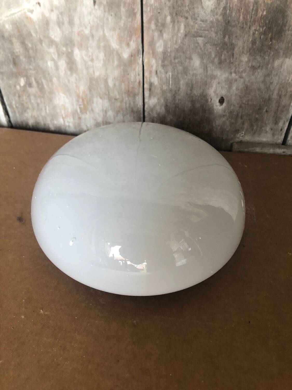 Plafonnier, applique rond vintage en verre opalin