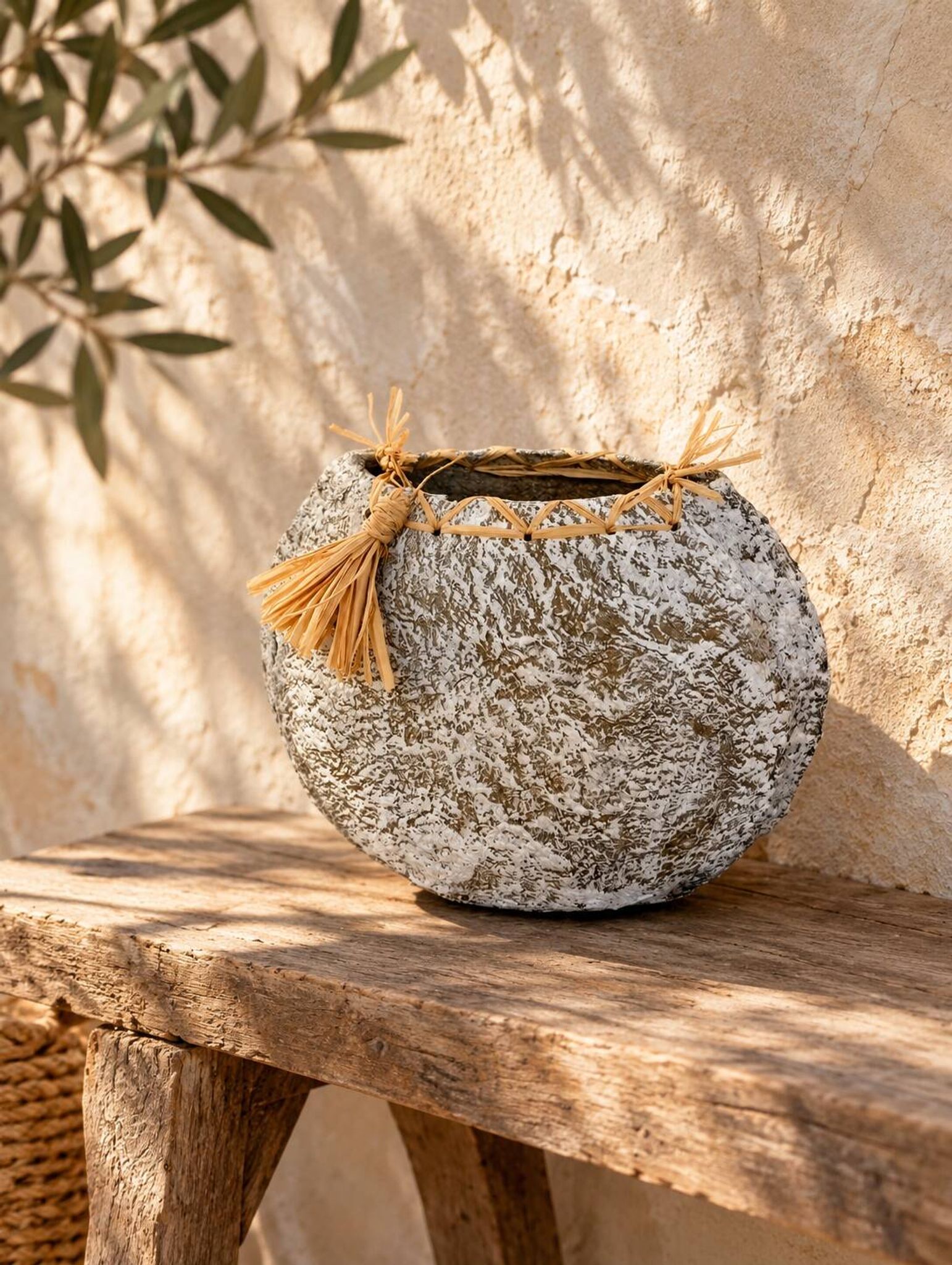 Vase sculptural effet pierre. Wabi-sabi. Bohème