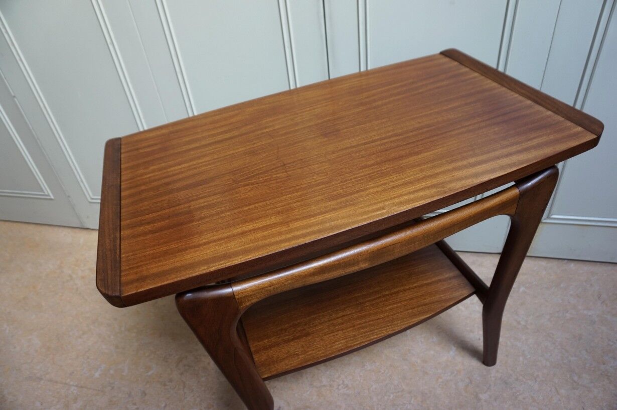 Table d’appoint par Louis Van Teeffelen pour Wébé