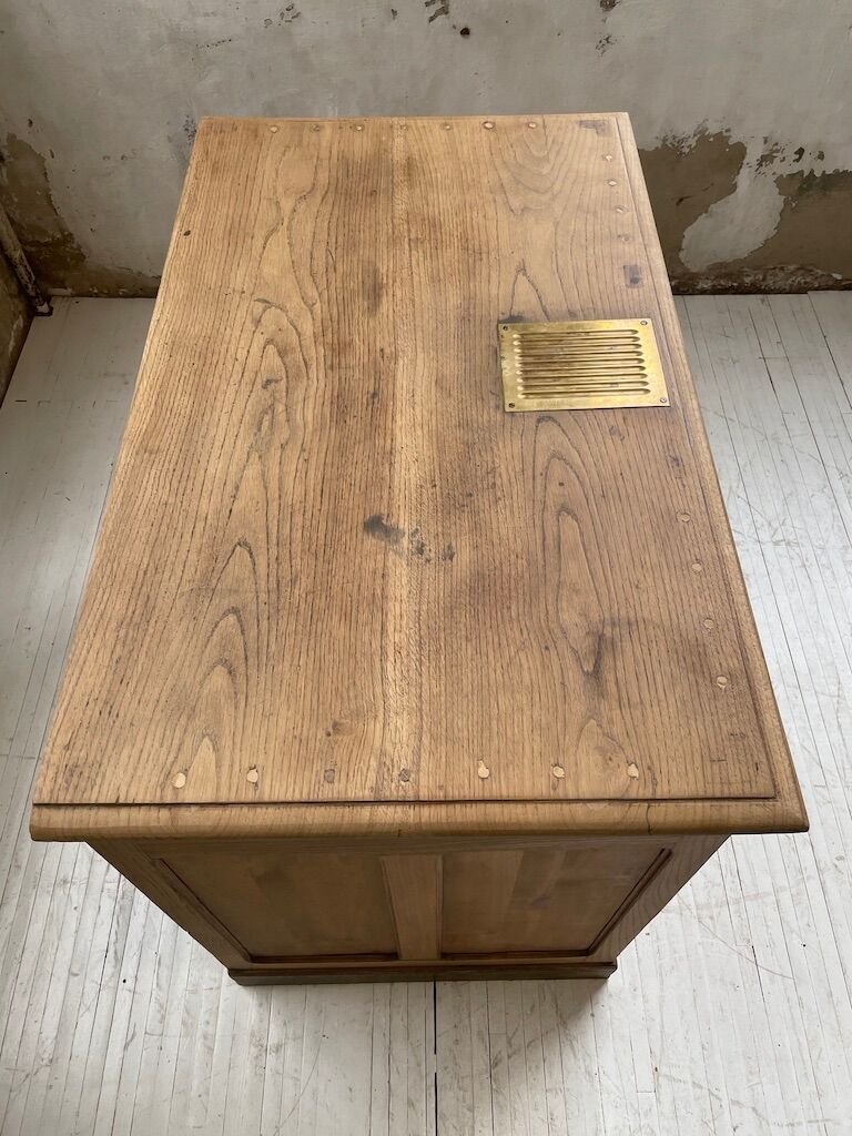 Early 20th century oak trade counter