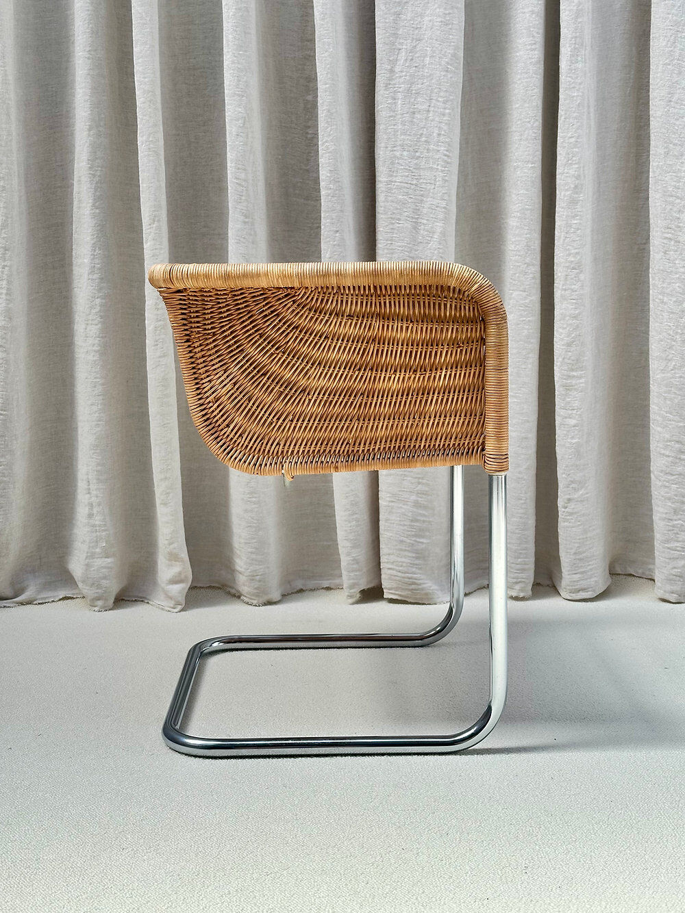 Set of 4 cantilever wicker chairs, attributed to Harvey Probber, USA, 1970s.