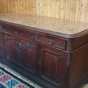 Buffet from the late 19th century with pink-brown marble in Louis XV style.