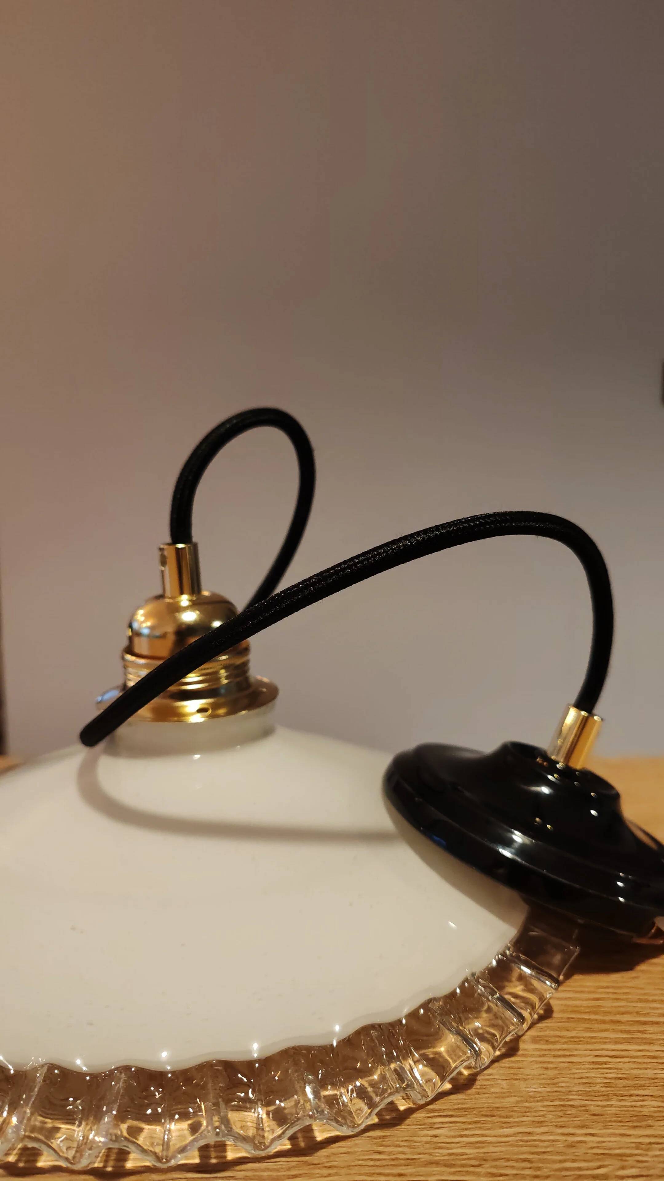 Suspension en verre ancien