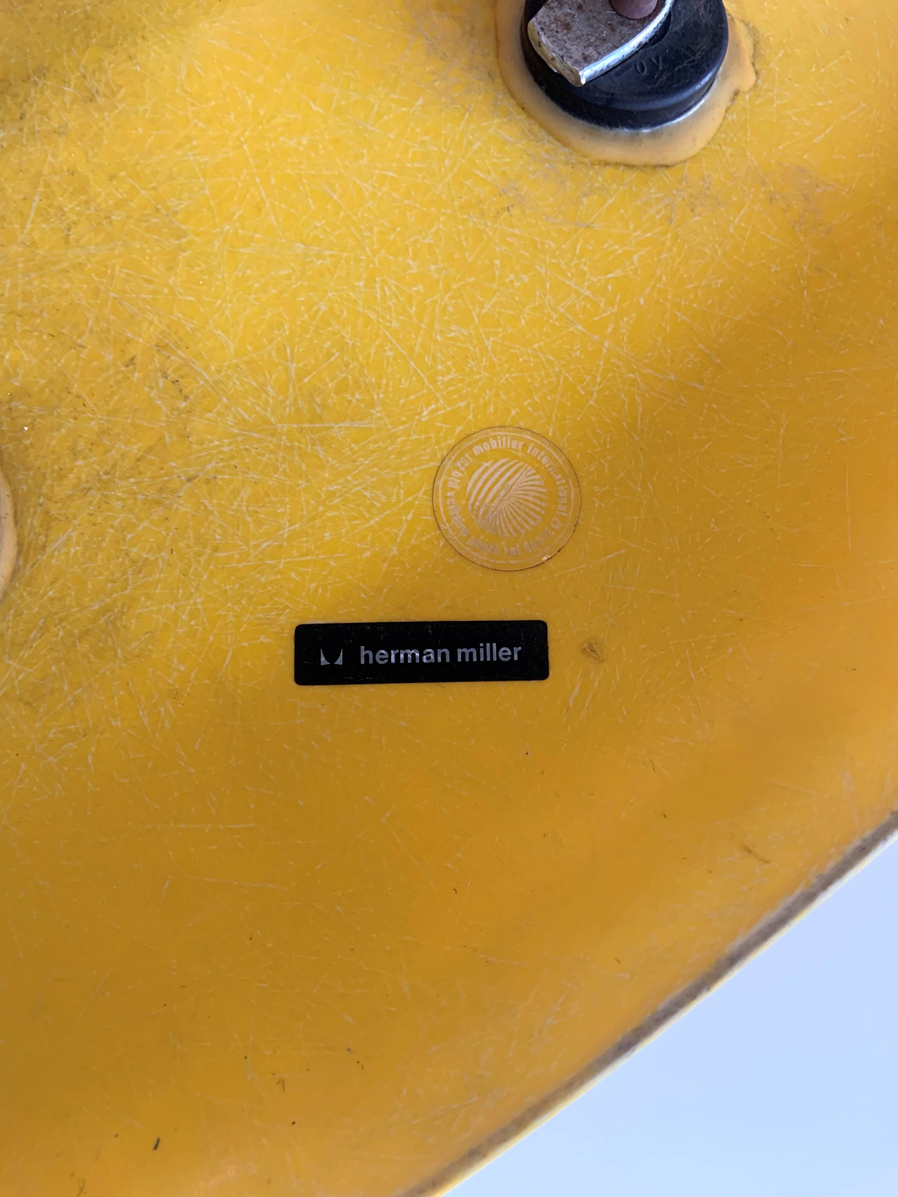 DSX chair by Herman Miller, Mobilier International