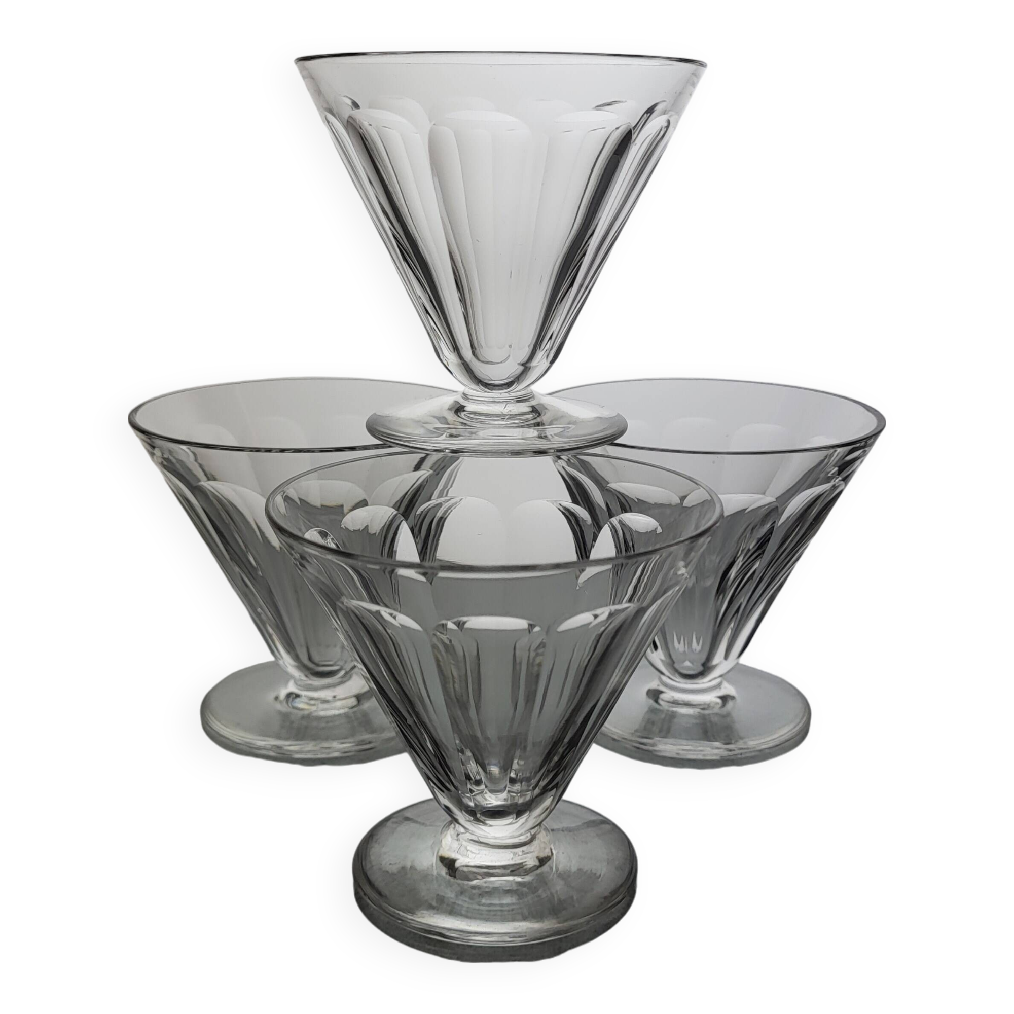 4 Baccarat crystal white wine glasses Rex model / Art Deco model H.8 cm D.8.7 cm In good condition