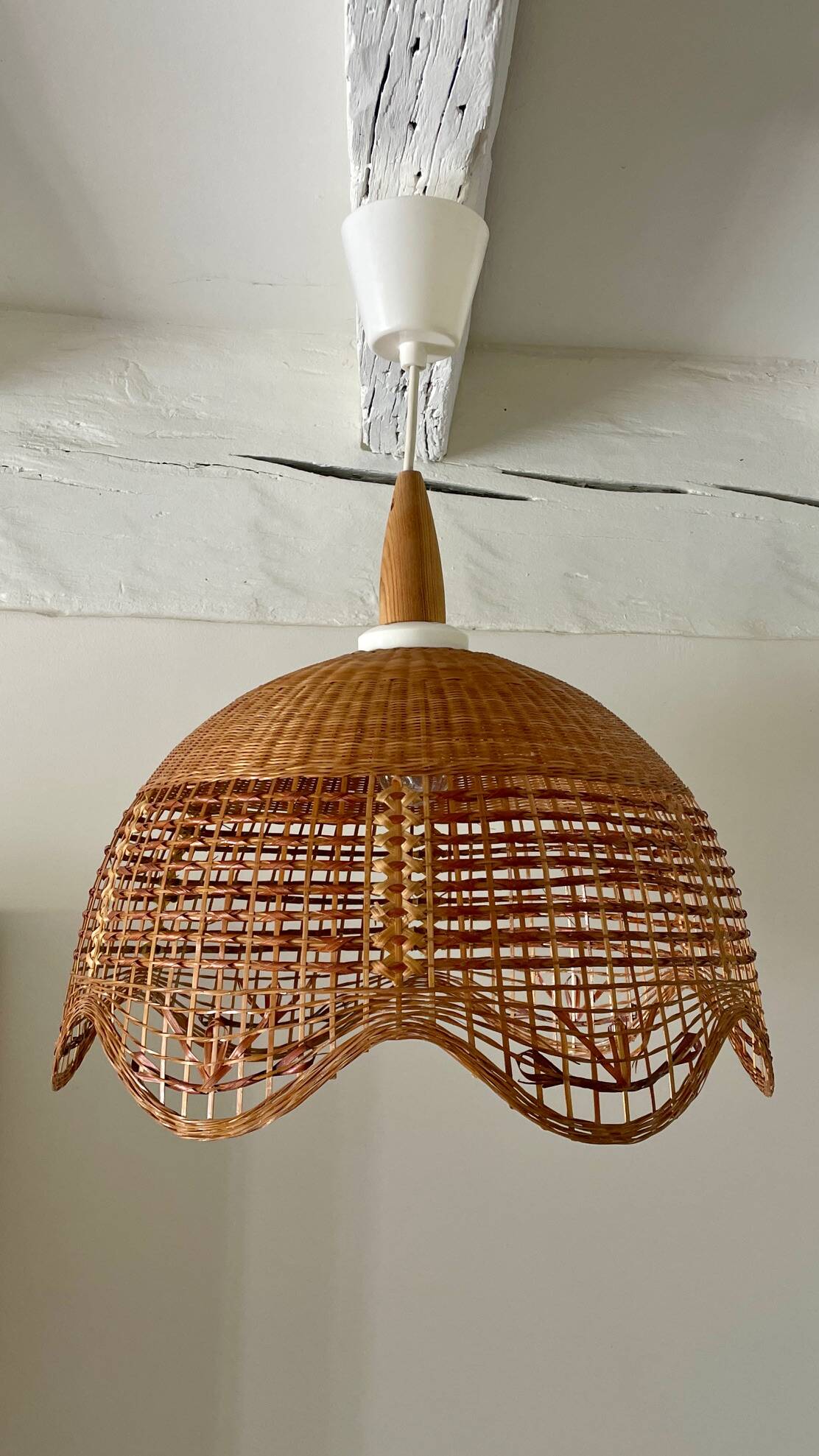 Vintage wicker flower pendant light