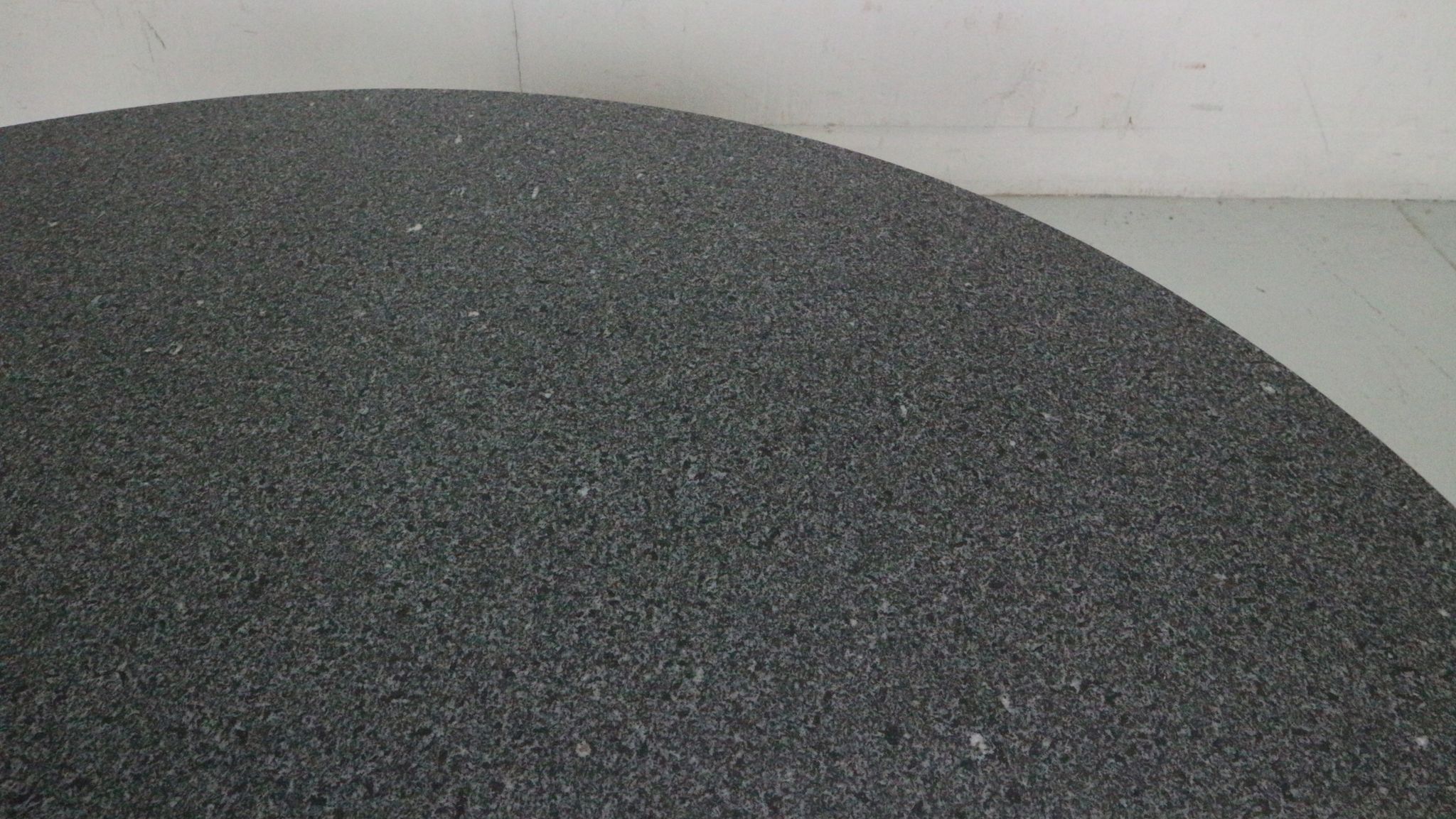 Mid-century  granite stone round coffee table, 1970's italy