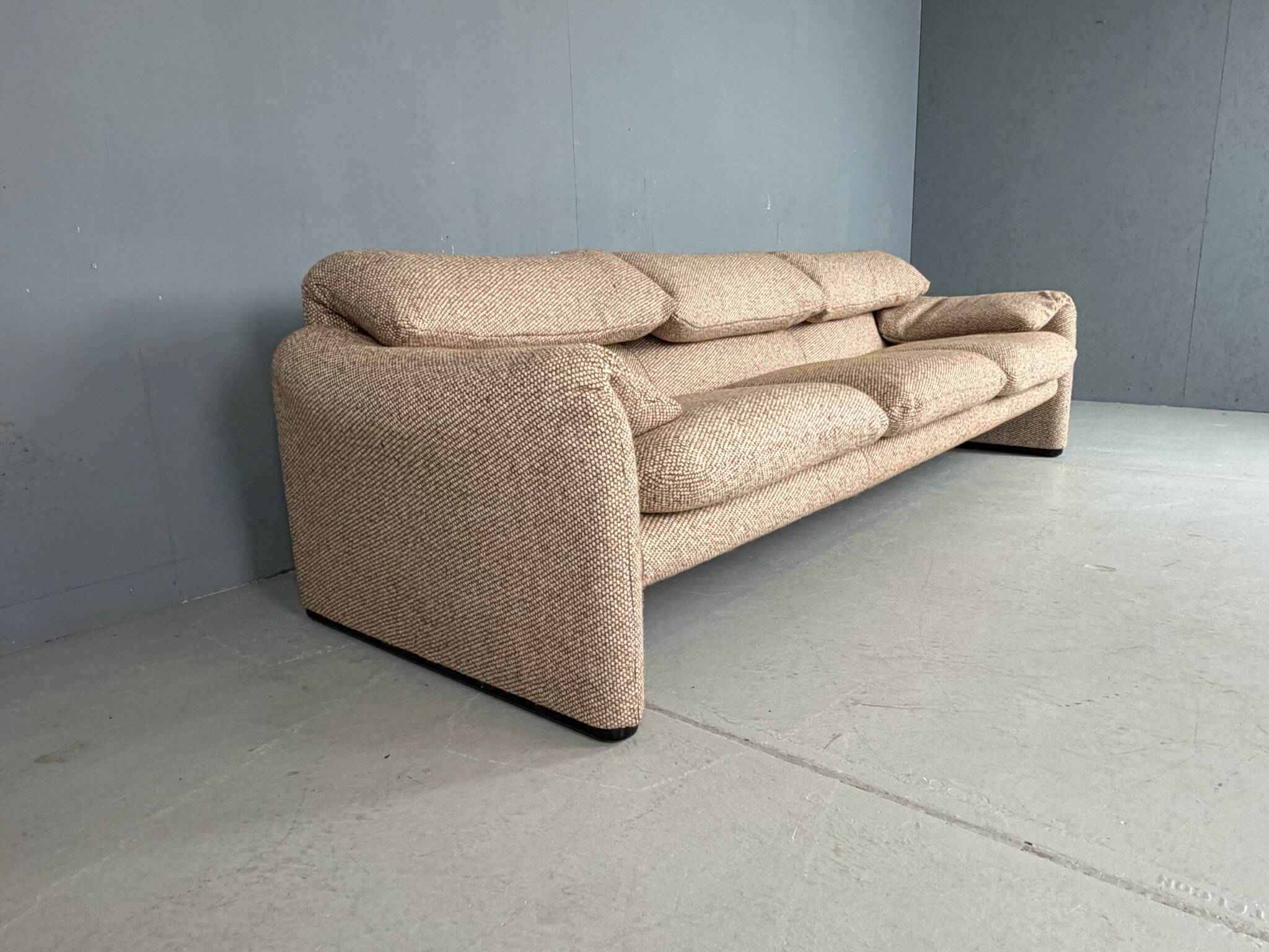 Vico Magistretti "Maralunga" 3-seater re-upholstered full wool sofa for Cassina