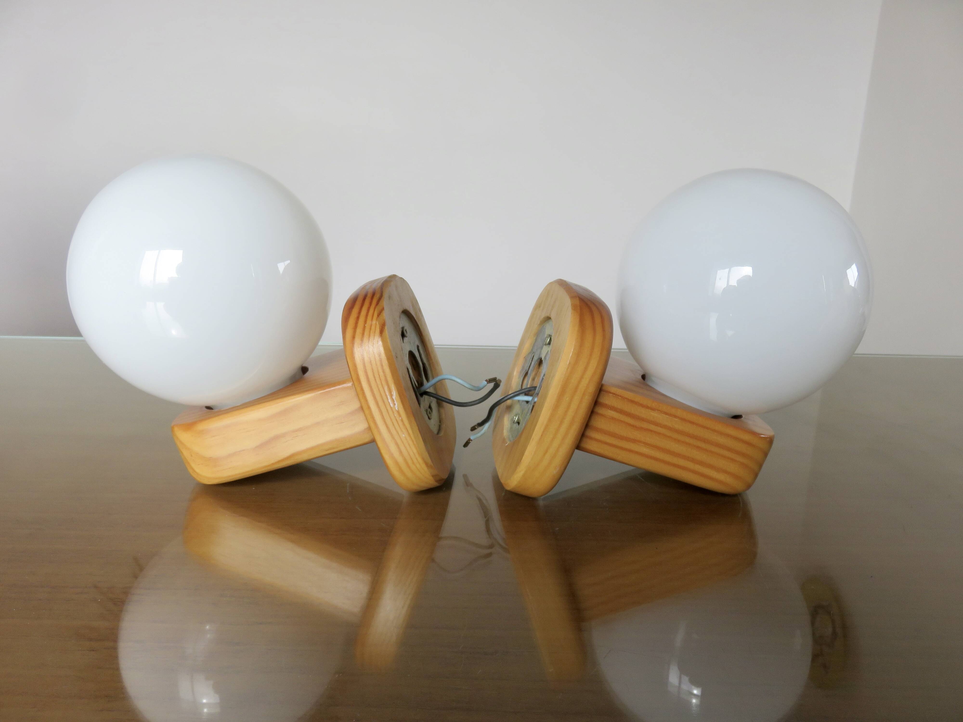 Pair of Scandinavian wall lights in pine and white opaline, 1980s.