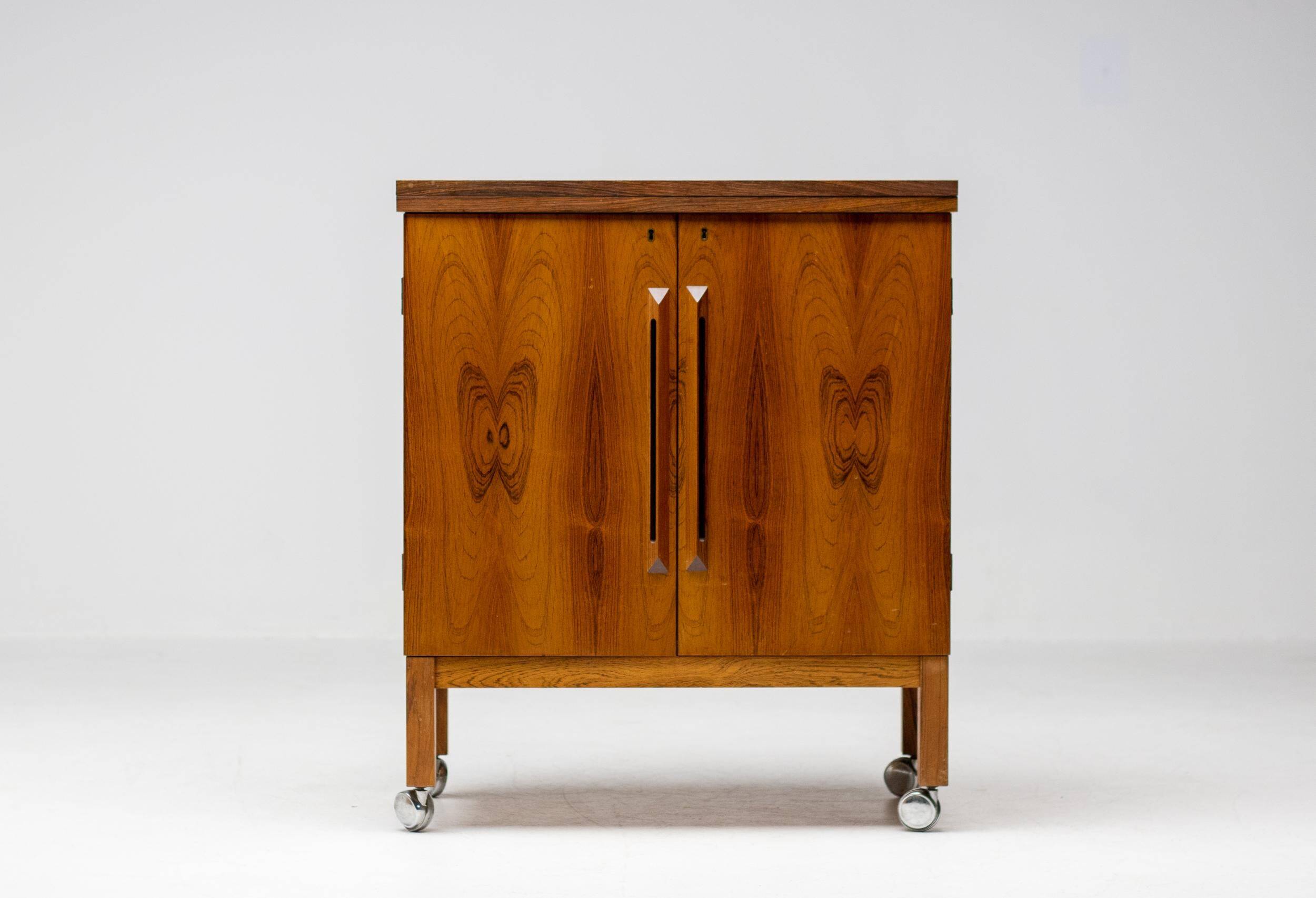 Meuble bar extensible "Times" de Torbjørn Afdal en bois de rose