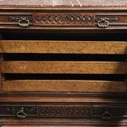 Meuble pantalonniére en bois sculpté – Colonnes torses – Dessus de marbre