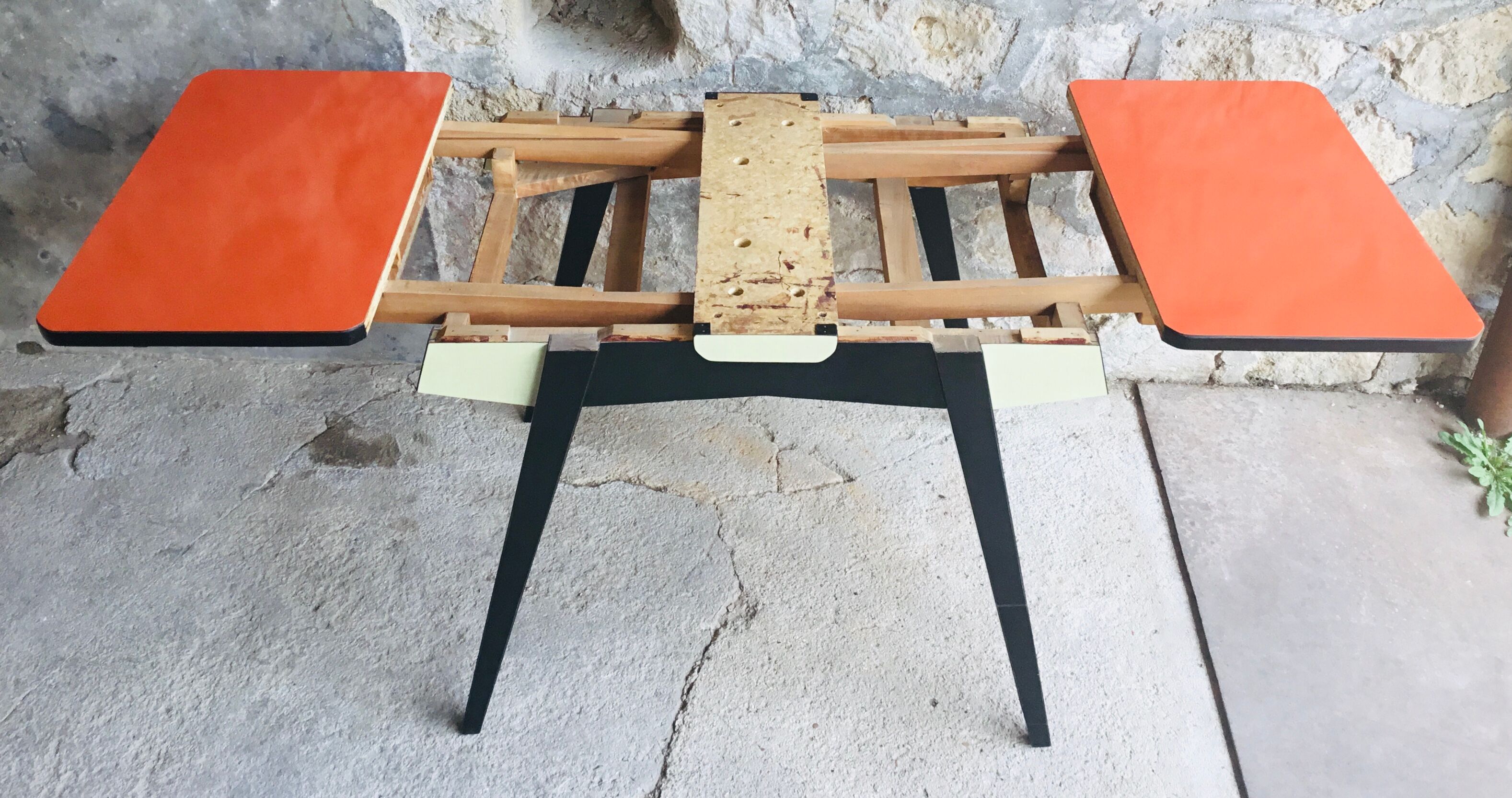 Vintage table with extension cords and orange-red formica drawers feet compass - 1960