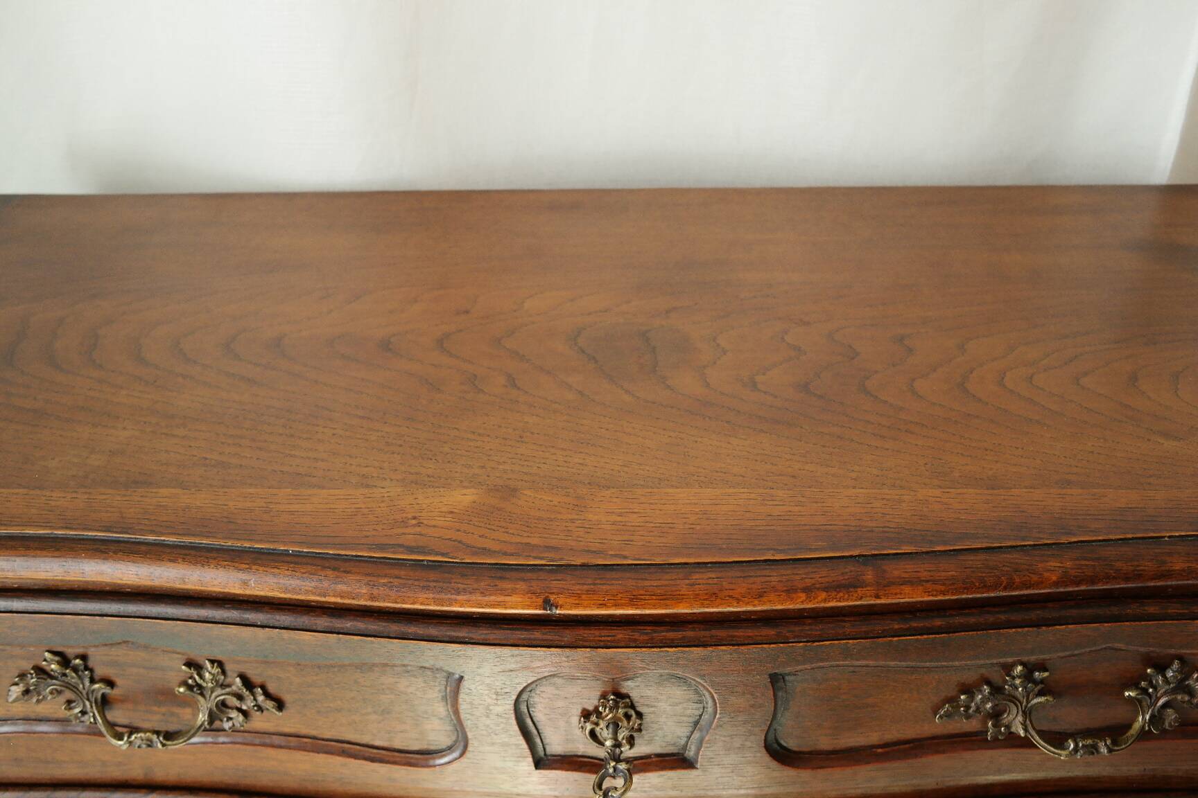 Louis XV style commode in solid oak, 20th century.