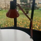 Architect's lamp in burgundy red metal, adjustable and articulated vintage