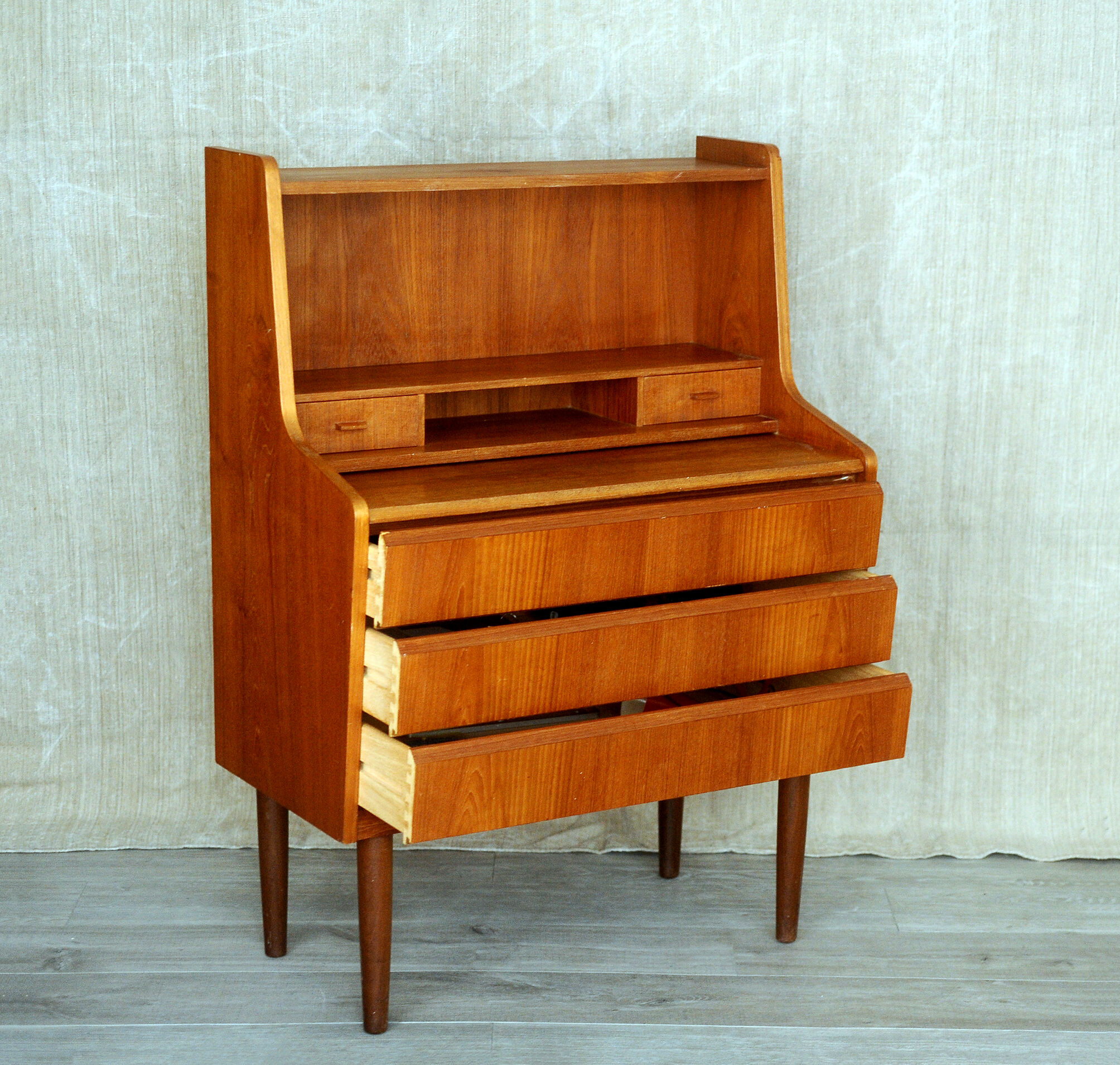 Secretary 1960 Tray, retractable