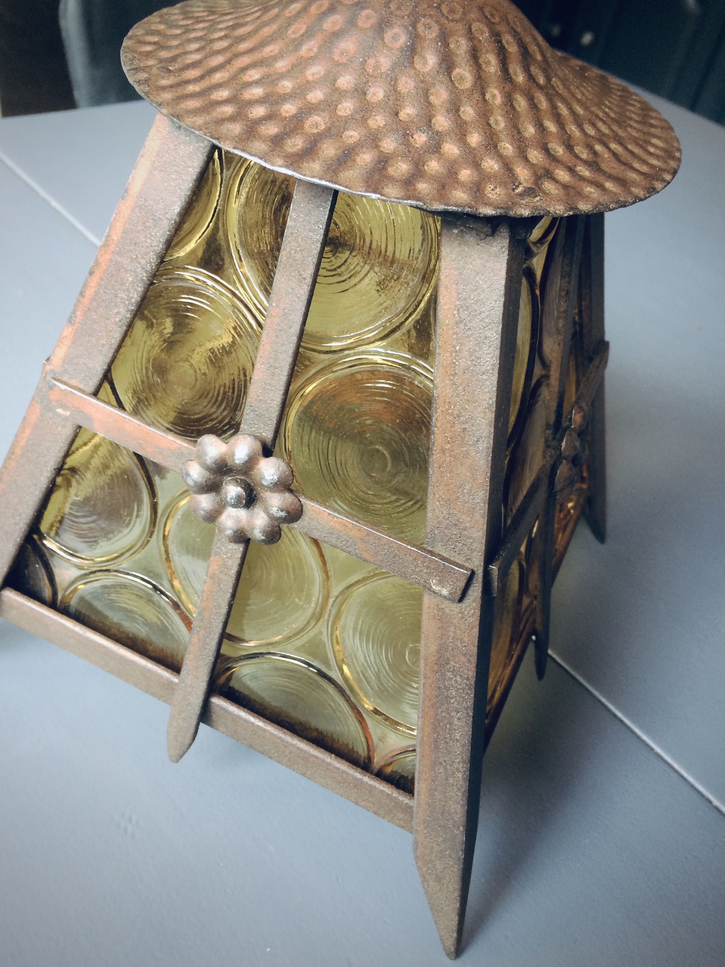 Old solid steel hanging and round-ornamented yellow glazing