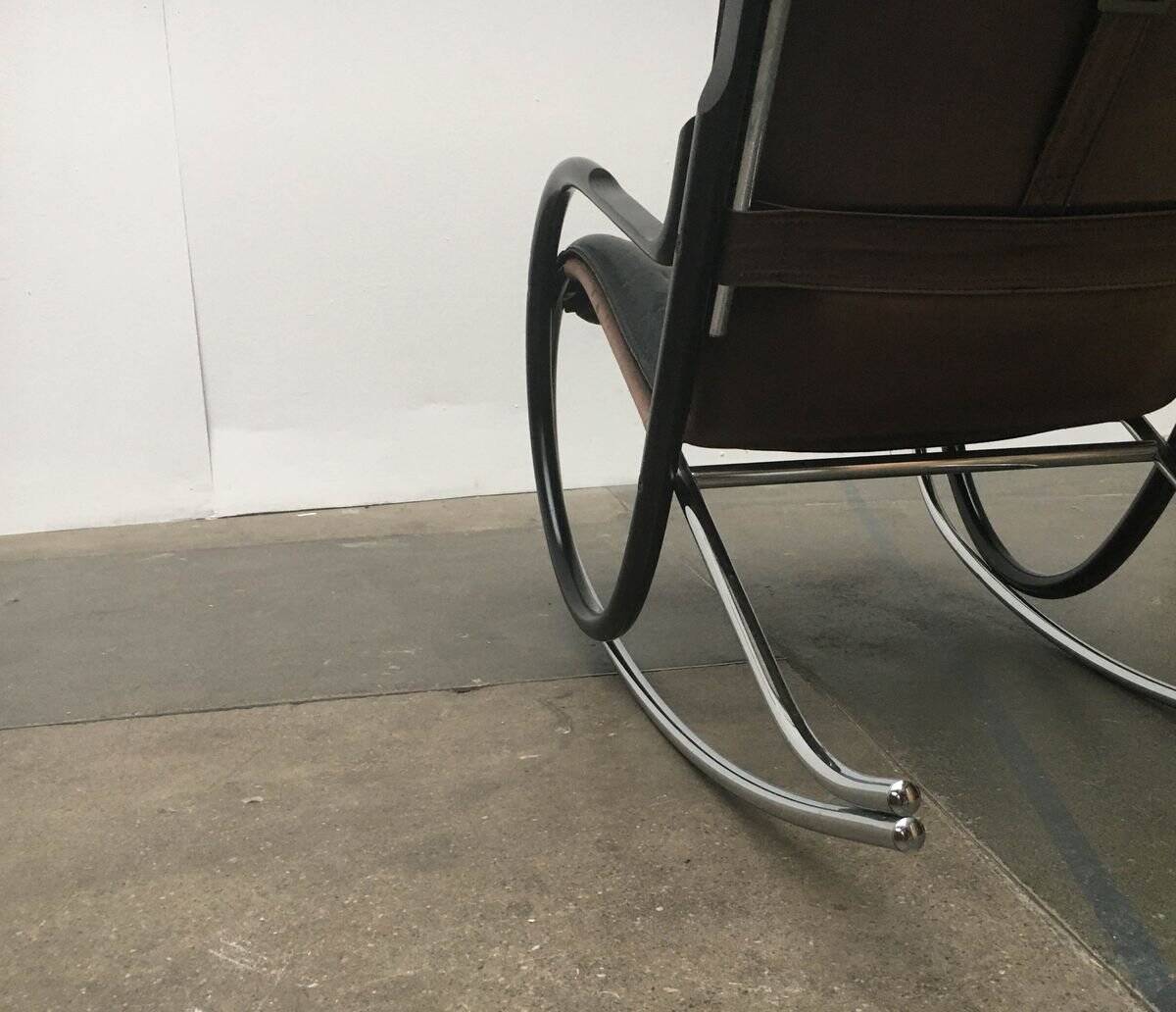 Chaise à bascule Nonna vintage suisse par Paul Tuttle pour Strässle