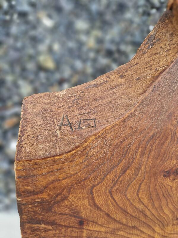 Table basse brutaliste en loupe d'orme