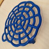 Enamelled cast iron trivet
