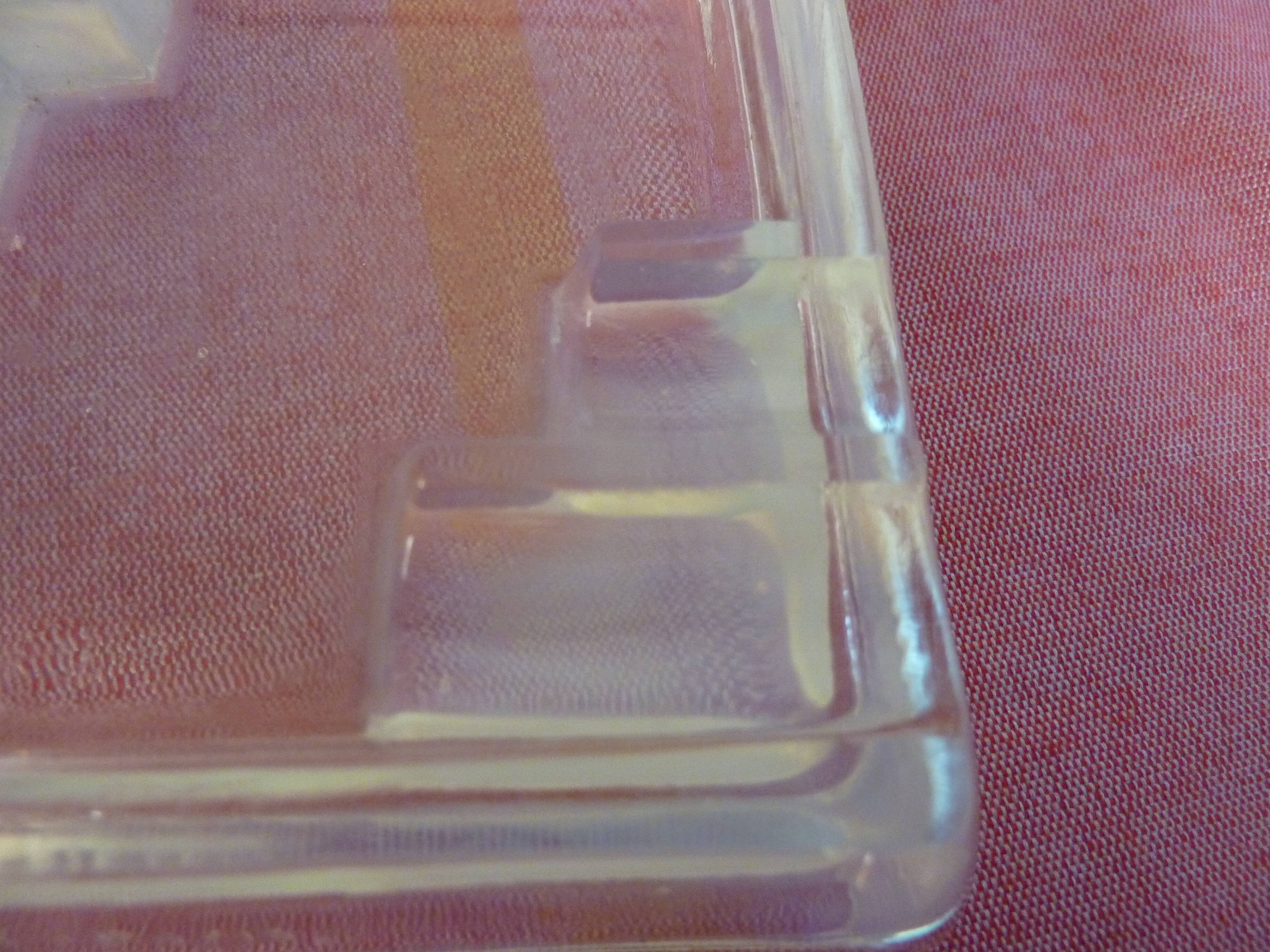 Vernox art-deco opalescent glass ashtray by Sabino